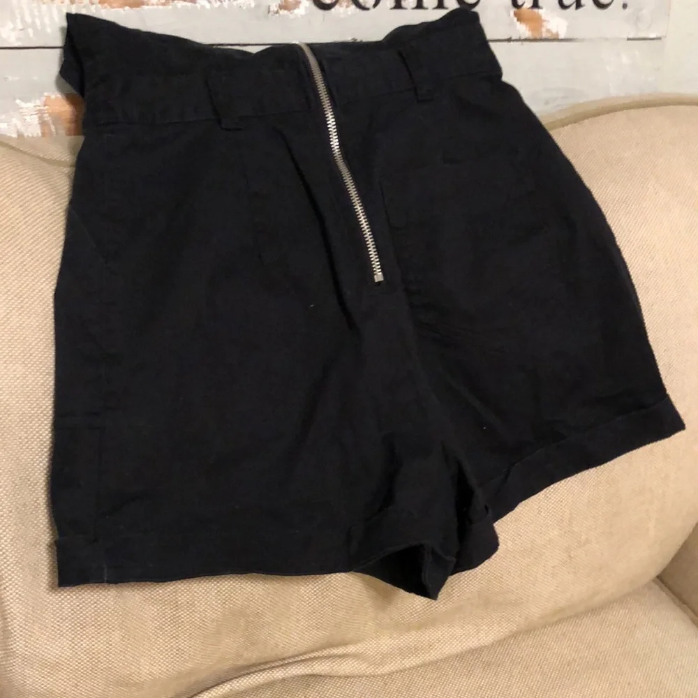 ♥️Urban Outfitters Overall Shorts♥️ - Picture 2 of 5